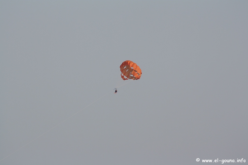 Parasailing 0876